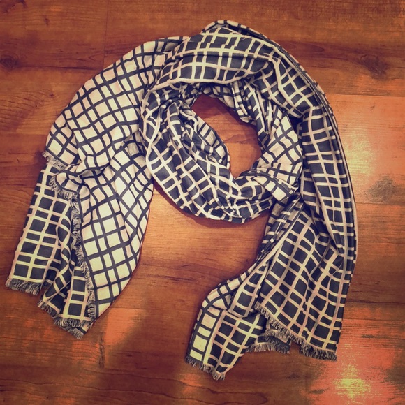 Banana Republic Accessories - Cute and cozy scarf!